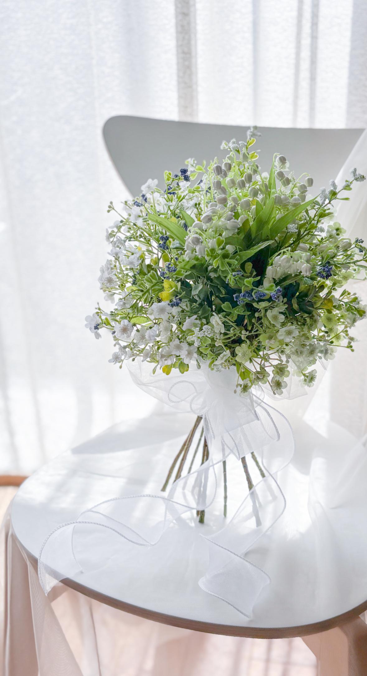 すずらんとワイルドベリーのグリーンブーケ